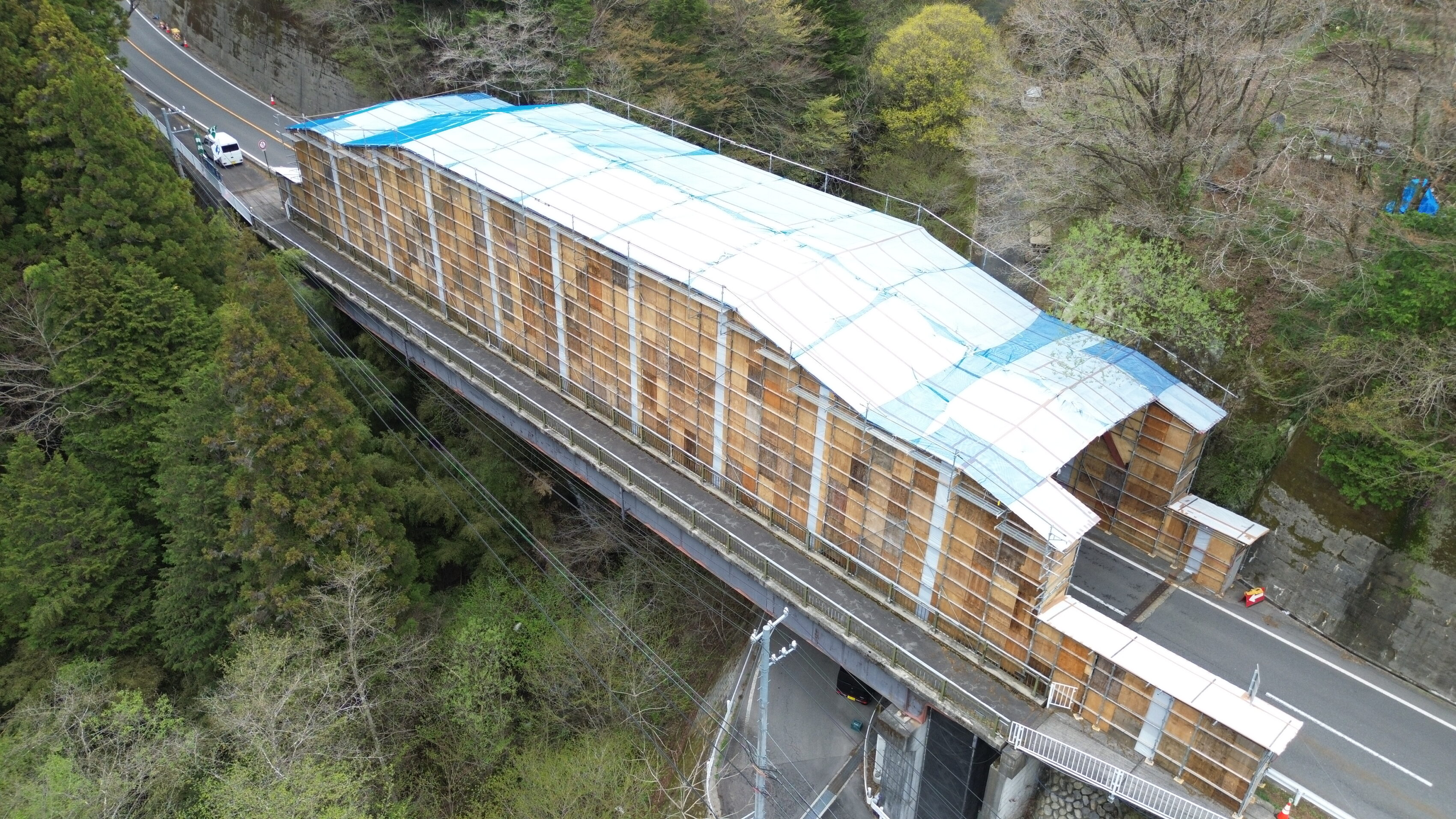 長野県下伊那郡の吊り足場施工