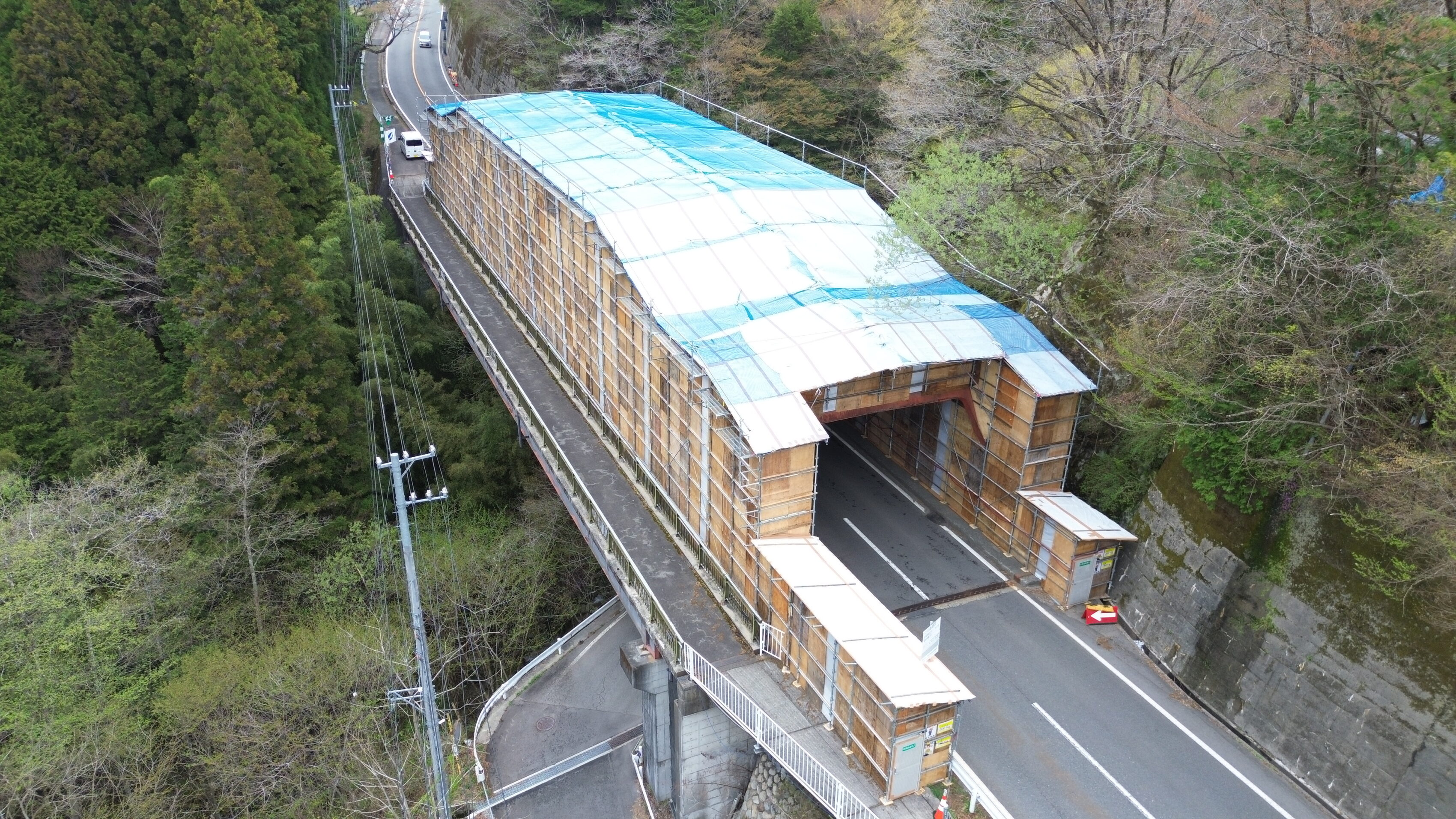 長野県下伊那郡の吊り足場施工